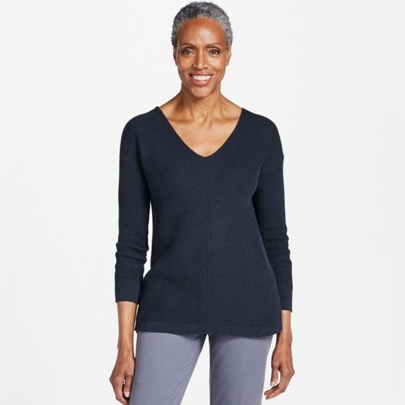 L.L Bean V-Neck knit cotton knit stitch sweater. NWT- size L petite - Picture 1 of 10